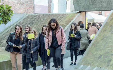  ??  ?? Caccia a una stanza Sono migliaia gli studenti delle università veneziane che ogni anno cercano casa, con sempre maggior fatica