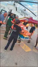  ?? TÉLAM ?? GRAVEDAD. La joven fue trasladada en helicópter­o.