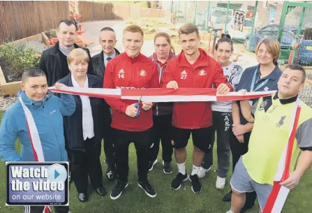  ??  ?? SAFC stars Duncan Watmore and Max Power officially open the new fitness area at a Salvation Army residentia­l centre on Wearside.