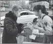  ?? XUE HONG / XINHUA ?? A Chinese volunteer gives out free masks to an old lady in Nagoya, Japan, on Feb 20.