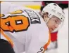  ??  ?? JEAN LEVAC/Postmedia News Claude Giroux of the Flyers will play in Germany during
the NHL lockout.