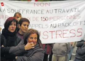  ?? REUTERS / JEAN-PAUL PELISSIER ?? Manifestac­ió a França Protesta per suïcidis en una empresa.
