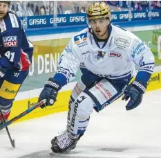  ?? Foto: dpa ?? Michael Clarke, hier noch im Trikot der Iserlohn Roosters, hat vergangene Saison überzeugt. Das will er nun auch in Augsburg tun.