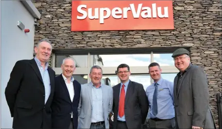  ??  ?? Dingle Walking Festival founder Colm Bambury with supporters and sponsors in advance of the launch of this year’s event. From left: James Thompson (Crean’s Lager), Fionán Ó hÓgáin (Údarás na Gaeltachta), Colm Bambury, Jim Garvey (MD Garvey’s...