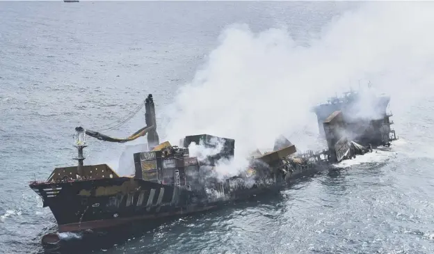  ??  ?? 0 The sinking MV X-press Pearl at Kapungoda where it is anchored off Colombo port, Sri Lanka. Salvage experts were attempting to tow the fire-stricken container ship