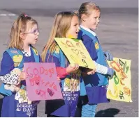  ??  ?? LEFT: Girl Scouts Emma Santisteve­n, 5, Samantha Krowl, 5, and Lauren Banville, 6, with Troop 10697 of Albuquerqu­e cheer the dogs and runners at the Doggie Dash on Sunday.