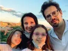  ?? ?? In vacanza
Davide Passerini, avvocato e sindaco di Fombio, paese vicino a Codogno, con la famiglia. Dopo aver fornito la carta d’identità si è visto rifiutare la prenotazio­ne