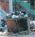  ?? FOTO: JOHNY MAGALLANES ?? Los contenedor­es están causando mucha contaminac­ión.