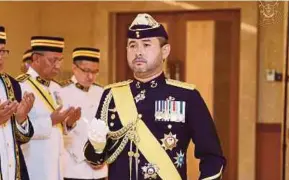 ?? (Foto ihsan FB Sultan Ibrahim Sultan Iskandar) ?? Sultan Ibrahim Iskandar berkenan melantik Tunku Ismail Sultan Ibrahim sebagai Pemangku Raja, mulai semalam.