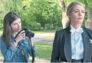  ?? PETER IOVINO TRIBUNE NEWS SERVICE ?? A Simple Favor, starring Anna Kendrick and Blake Lively, twists and turns like a flag in the wind.