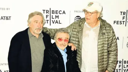  ??  ?? ROBERT DE NIRO, BURT REYNOLDS AND CHEVY CHASE