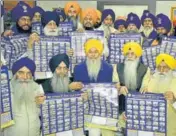  ?? SAMEER SEHGAL/HT ?? Akal Takht jathedar Giani Harpreet Singh along with SGPC members releasing the Nanakshahi calendar at the Akal Takht secretaria­t in Amritsar on Friday.