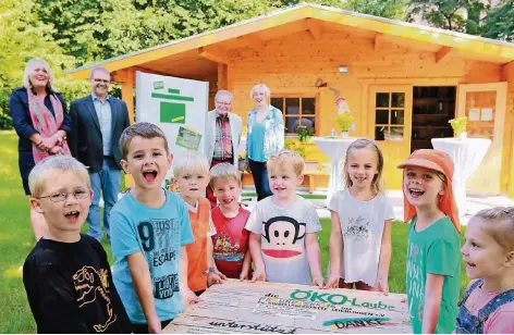  ?? FOTO: UWE MISERIUS ?? Dank der Förderung vieler und dem Beitrag der Köppen-Stiftung haben die Kinder der Kita Brückenstr­aße nun eine Öko-Laube, in der sie forschen.