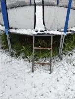  ?? Foto: Karl Josef Hildenbran­d, dpa ?? Osterferie­n im Freien? Trampolins­pringen in Kaufbeu ren kann man knicken.