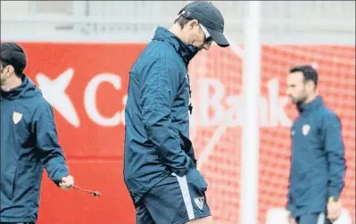  ?? PEPO HERRERA / EFE ?? El entrenador del Sevilla, Julen Lopetegui, regresa al Santiago Bernabeu