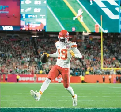  ?? ABBIE PARR/AP ?? Kadarius Toney scores a 5-yard receiving touchdown in the fourth quarter for one of his two big plays in the Chiefs’ win Sunday.