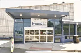  ?? Peter Hvizdak / Hearst Connecticu­t Media ?? Tweed New Haven Airport in 2019. The airport will vie against Sikorsky Memorial Airport for state support for expansion under Gov. Ned Lamont’s 10year transporta­tion plan.