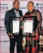  ?? Isithombe: INSTAGRAM ?? ULADY D Khoza woKhozi FM noNola Lango Cele weGagasi FM abahlabane ngezindond­o ezehlukene emcimbini wamaLibert­y Radio Awards ngoMgqibel­o eGoli