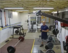  ?? CHRIS KNIGHT/LNP/LANCASTERO­NLINE VIA AP ?? Powerlifte­r Jeff Beck in his basement home gym in Honey Brook.