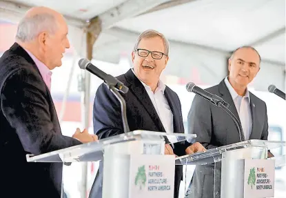  ??  ?? Los titulares de Agricultur­a de EU, Canadá y México dieron una declaració­n conjunta en Savannah, Georgia.