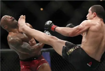  ?? Jim Young The Associated Press ?? Middleweig­ht Robert Whittaker, right, connects against Yoel Romero in their June 2018 UFC 225 bout in Chicago.