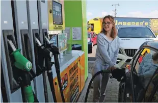  ?? Foto Jože Pojbič ?? Medtem ko se cene pogonskih goriv prilagajaj­o vsaka dva tedna, so cene plina in elektrike zamzrnjene do konca leta.