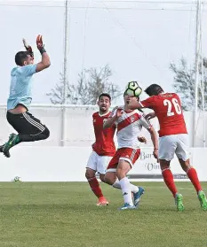  ??  ?? A FECHAR. Luquinhas resolveu nos últimos instantes da partida