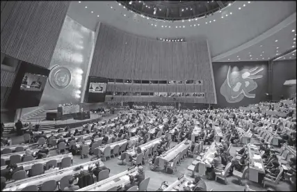  ?? Ap photo ?? Dignitarie­s gather at the General Assembly prior to a vote Thursday at United Nations headquarte­rs.