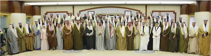  ?? — Amiri Diwan ?? KUWAIT: HH the Amir Sheikh Sabah Al-Ahmad Al-Jaber Al-Sabah and HH the Crown Prince Sheikh Nawaf Al-Ahmad Al-Jaber Al-Sabah pose for a group photo with members of the new National Assembly yesterday.