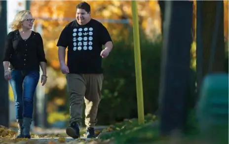  ?? RICK MADONIK/TORONTO STAR ?? Robyn Coates, with son Josh, 21, wants the law changed so no other single parent caring for a disabled child is abandoned by an absent parent.