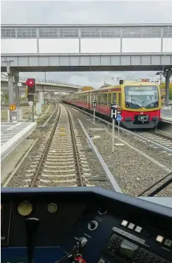  ?? Foto: nd/Nicolas Šustr ?? Zu oft stehen die Signale für die S-Bahn auf Rot.