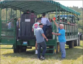  ?? LAUREN HALLIGAN - MEDIANEWS GROUP ?? Attendees get on a hayride at Rensselaer County’s second annual Farm Day Out.