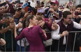  ?? AUREA DE ROSARIO — THE ASSOCIATED PRESS ?? Presidenti­al candidate Claudia Sheinbaum greets supporters in Mexico City on Friday.