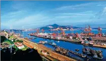  ?? PROVIDED TO CHINA DAILY ?? The Dongdu port area in Xiamen Port bustles with activity.