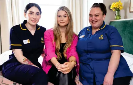  ?? ?? The Traitors star Mollie Pearce, centre, with Marie Curie nurses Catherine Jones, left, and Rachel Scott