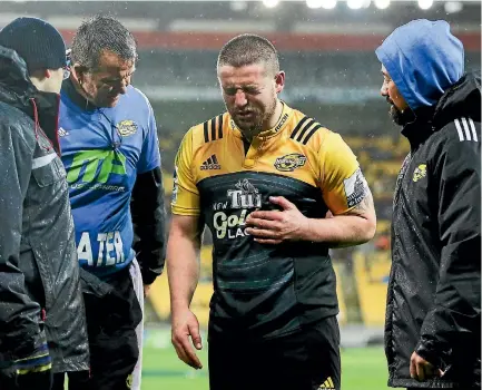  ?? PHOTO: GETTY IMAGES ?? Injured Hurricanes captain Dane Coles was able to do some running during Thursday’s training session.