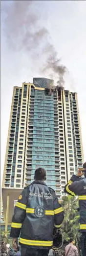  ?? PRATIK CHORGE/HT PHOTO ?? 12 engines, eight water tankers, two turntable ladders, and around 60 officials took four hours to douse the flame at the 33storeyed BeauMonde Towers in Mumbai on Wednesday.