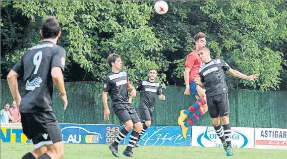  ?? FOTO: MAIALEN ARZALLUZ ?? Primera jornada El Deusto empató contra el Anaitasuna a domicilio en el estreno liguero de la temporada 2017-18