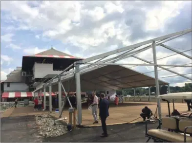  ?? PAUL POST PHOTO ?? Workers have begun dismantlin­g the At The Rail Pavilion that will be replaced by a permannent, three-story building connected to the clubhouse by a second-floor walkway.