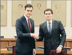  ?? EMILIA GUTIÉRREZ ?? El presidente Pedro Sánchez con el ex íder de Cs, Albert Rivera