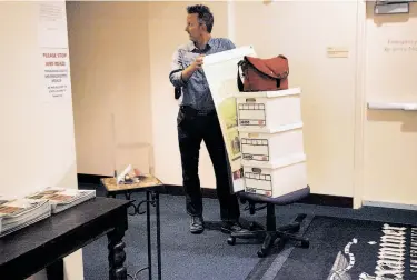  ?? Leah Millis / The Chronicle ?? Editor Steven T. Jones rolls an office chair with his belongings out of the San Francisco Bay Guardian offices in the Westfield San Francisco Centre after the publisher shut the crusading newspaper down.