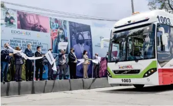  ??  ?? MEXIBÚS. El gobernador Del Mazo dio el banderazo de salida a nuevas unidades de la Línea 1.