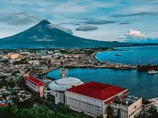  ?? Foto: Shuttersto­ck ?? Vulkán Mayon Je rovněž aktivní. Díky svému symetrické­mu tvaru je považovaný za prototyp sopečné krásy.