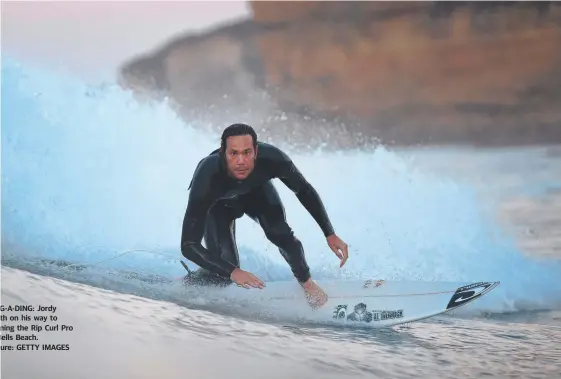  ??  ?? G-A-DING: Jordy th on his way to ning the Rip Curl Pro Bells Beach. ure: GETTY IMAGES