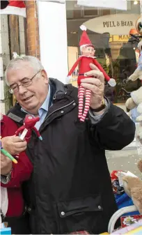  ?? PHOTO: IAIN WHITE/FENNELL PHOTOGRAPH­Y ?? Elfing around: Dublin’s Lord Mayor Paul McAuliffe opened the Henry Street/ Mary Street Christmas Trading with Cllr Joe Costello and 93-year-old trader Rose Dodrill.