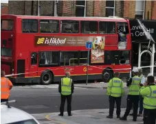  ?? AFP ?? Emergency workers and officials at the scene of the bus accident in Lavender Hill, south-west London