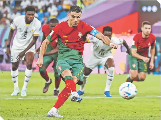  ?? ?? Cristiano cobró un penalti a favor de Portugal ante Ghana .