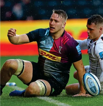  ?? PICTURE: GETTY ?? Line breaker: Quins’ Dombrandt caps a man-of-the-match display with a second-half try