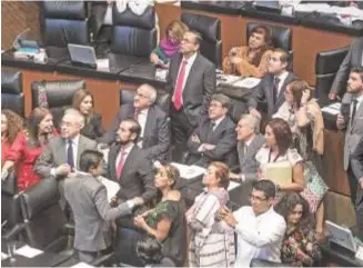  ?? Cuartoscur­o ?? El Senado de la República en sesión extraordin­aria, ayer.