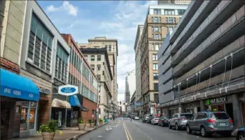  ?? Andrew Rush/Post-Gazette ?? A near-empty Smithfield Street in Downtown on Friday.